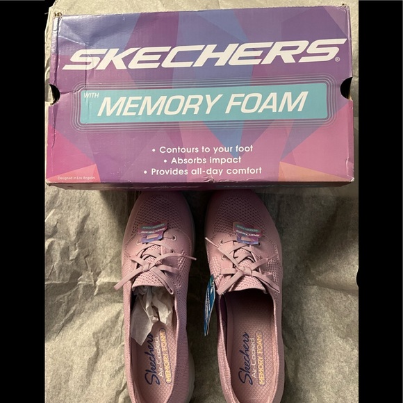 Ladies Skechers with memory foam - Picture 1 of 7